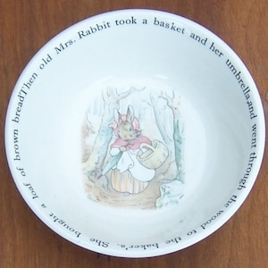 Peter Rabbit Kinderkom Old Mrs. Rabbit Beatrix Potter Design. Vintage servies van Wedgwood