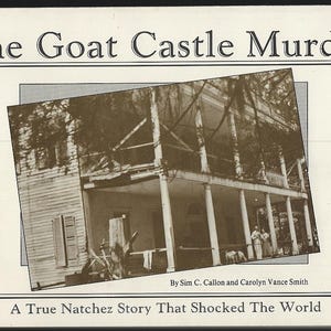Può includere: Una copertina di libro con il titolo "The Goat Castle Murder" e un'immagine in seppia di un edificio storico. Il testo "A True Natchez Story That Shocked The World" è presente sulla copertina.