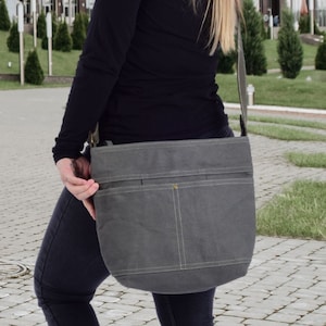 Damen Vegan Umhängetasche. Die nachhaltige Crossbody Hobo Tasche ist aus 100% Baumwolle/Canvas Große Stofftasche als Geschenkidee für Frauen