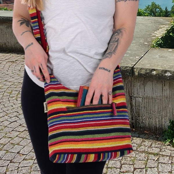 Hobo Tasche aus gewebter Baumwolle mit verstellbare Henkel. Damen Umhängetasche. Crossbody Schultertasche mit Streifen Vegane Tasche für Sie