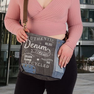 Damen Umhängetasche  aus recycelte Jeans  & Leder. Nachhaltige Crossbody Bag in Vintage Retro Stil. Mittlere groß Crossover Bag für Frauen