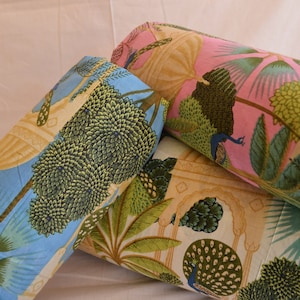 Tessuto di cotone con stampa floreale a mano Tessuto di cotone indiano fatto a mano per abiti Materiale per la realizzazione di abiti Tessuto per abiti estivi da donna Tagliato su misura