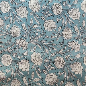 Abbigliamento da donna Cotone fatto a mano tagliato su misura Artigianato indiano Materiale da cucito Tessuto Stampa floreale Tiro Stampa a blocchi a mano Esecuzione di sartoria allentata