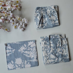 Les femmes portent une chemise en coton avec un short et un sac, une tenue de nuit à imprimé floral, un pyjama fait main en coton pur