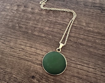 Necklace with Polaris cabochon pendant, color moss, gold plated 25 mm