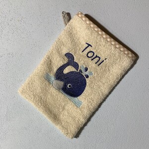 Wash mitt, washcloth, embroidered with desired name and appliqué Nr.8