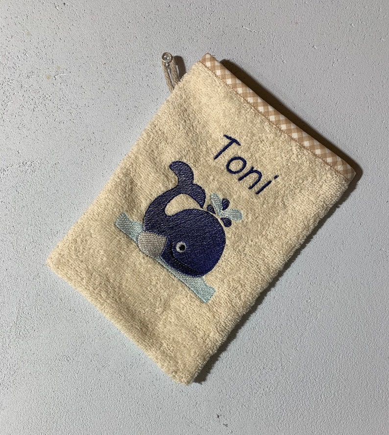 Wash mitt, washcloth, embroidered with desired name and appliqué Nr.8