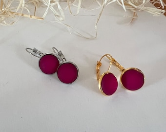 Stainless steel or gold-plated earrings with Polaris cabochons in blackberry