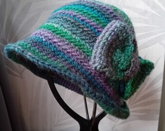 Crochet pattern hat with bow