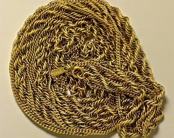 Collar vintage Monet de tres hilos en tono dorado • 140 cm de largo • Joyería clásica • Elegante cadena retro para combinar