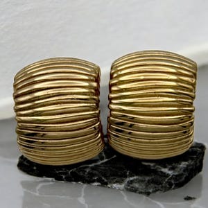 Vintage Christian Dior Gold Plated Ribbed Clip On Earrings 0.75&quot; wide Designer Signed Classic Jewelry