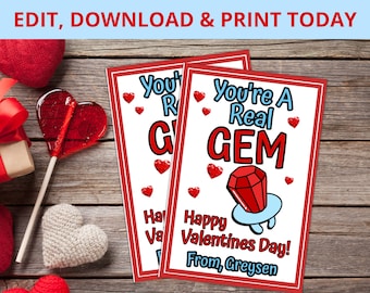 Może przedstawiać: Dwie drukowane kartki walentynkowe z czerwonymi sercami i tekstem "You're a Real GEM" z ilustracją czerwonego klejnotu. Kartka zawiera napis "Happy Valentine's Day! From, Greysen".