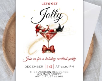 Puede incluir: Invitación a una fiesta de cóctel navideña. El diseño presenta a Papá Noel relajándose en una copa de Martini. La invitación incluye el texto "LET'S GET Jolly" y los detalles de la fiesta: fecha, hora y lugar.