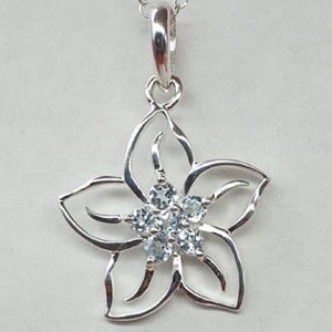 Noble 0.2 Carat Blue Topaz Flower Pendant 925 Silver Necklace Sky Blue Topaz