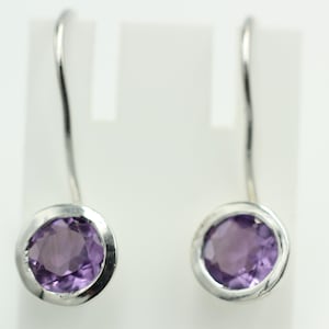 Luxurious 2.70 carat sparkling amethyst earrings 925 silver rhodium plated