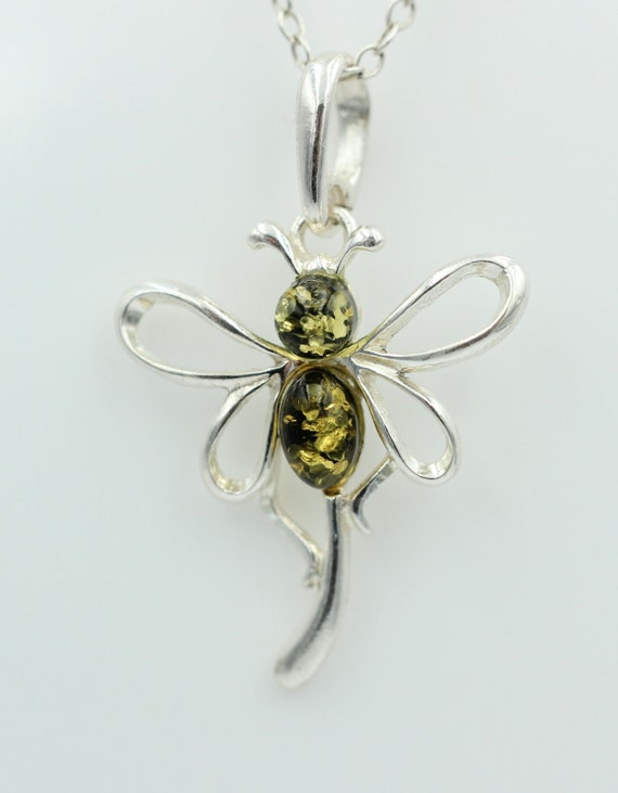 Pendentif Papillon En Ambre Naturel Avec Chaîne En Argent 925 – Élégant Et Naturel