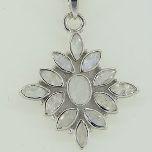 3.7 Carat Moonstone Pendant 925 Silver Necklace Chain Rainbow Moonstone