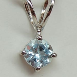 Noble 0.97 carat blue topaz pendant 925 silver necklace chain sky blue topaz sky blue