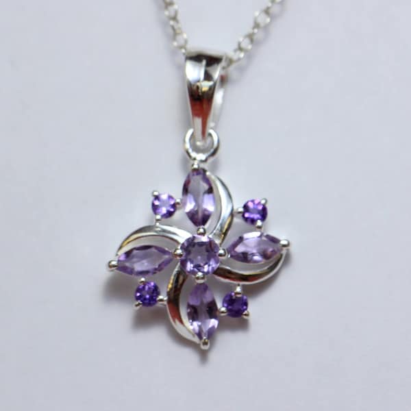 Edler 0,8 Carat Amethyst Anhanger 925 Silber Collier Kette  Anhanger violett