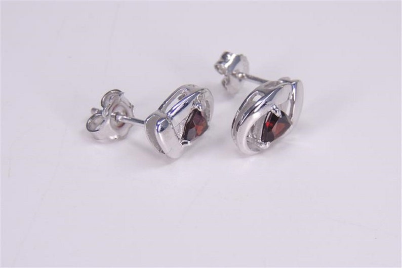 Modern 1.00 carat garnet stud earrings 925 silver earrings trillion earring