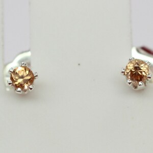 Noble rare 0.1 carat orange yellow zircon stud earrings 925 silver VVS-VS quality