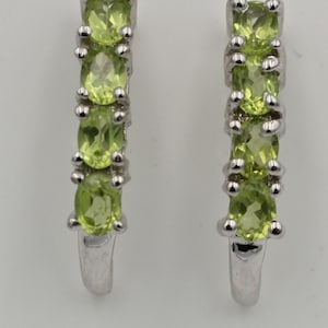 Noble 1.52 Carat Peridot Stud Earrings 925 Silver May Green Olivine Earrings