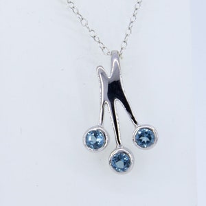 0.9 Carat Blue Topaz Design Pendant 925 Silver Necklace Sky Blue Topaz