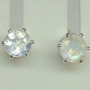 Exclusive 0.86 Carat Rainbow Topaz Stud Earrings 925 Silver Moonlight Topaz Earrings