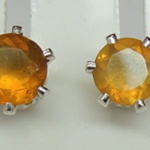 very rare 1.34 carat yellow opal stud earrings 925 silver from Australia VS