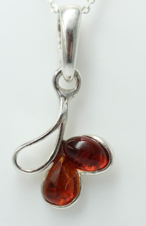 Pendentif En Argent Massif Orné D'un Cabochon D'ambre Véritable - Bijou Ancien, Occasion (déjà Porté), Sans Marque