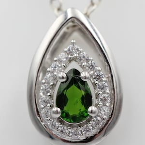 Noble 0.51 Carat Chrome Diopside Pendant 925 Silver Necklace Chain Chrome Diopside