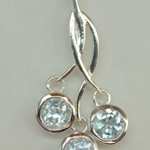 Noble 1.4 Carat Blue Topaz Pendant 925 Silver Sky Blue Topaz Chain Necklace