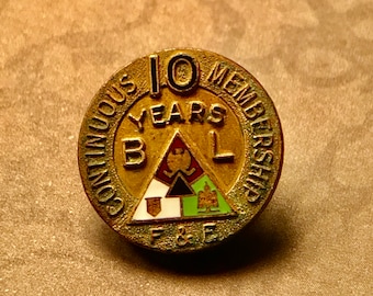 Vintage Lokomotive Feuerwehrmänner und Lokomotiven, BL F & E Kontinuierliche Mitgliederschaft, 10 Jahre Anstecknadel, Jostens, Owatonna Minnesota, IJWU 1917
