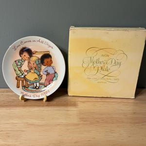 Vintage Avon Mother&#39;s Day Decorative Plate, Love Comes In All Sizes, 1984, Original Packaging, Three Kids Measuring Height, Avon Collectable