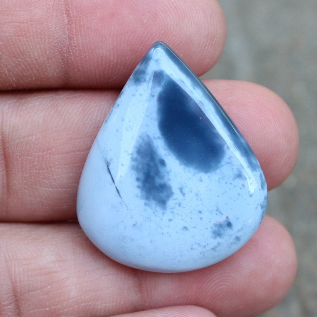 Impresionante cabujón de ópalo azul. Ópalo azul Owyhee natural. Piedra
