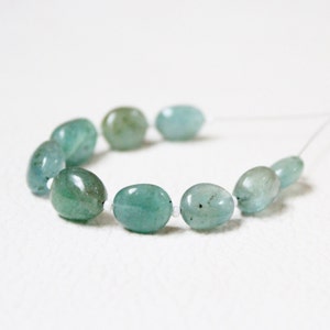 Natural Emerald Smooth Oval Beads, 9 Piece (7.5x5 to 9x6.5 MM)