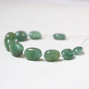 Natural Emerald Smooth Oval Beads, 9 Piece, (7.5x5 To 9x6.5 MM)