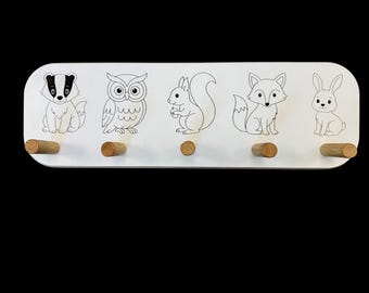 Children's wooden coat rack with forest animals – fox, owl, hedgehog, rabbit, badger – wall hooks for the children's room – gift for birth & decoration baby
