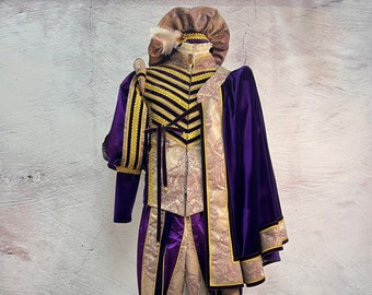 Costume maschile rinascimentale, costume medievale, un principe viola