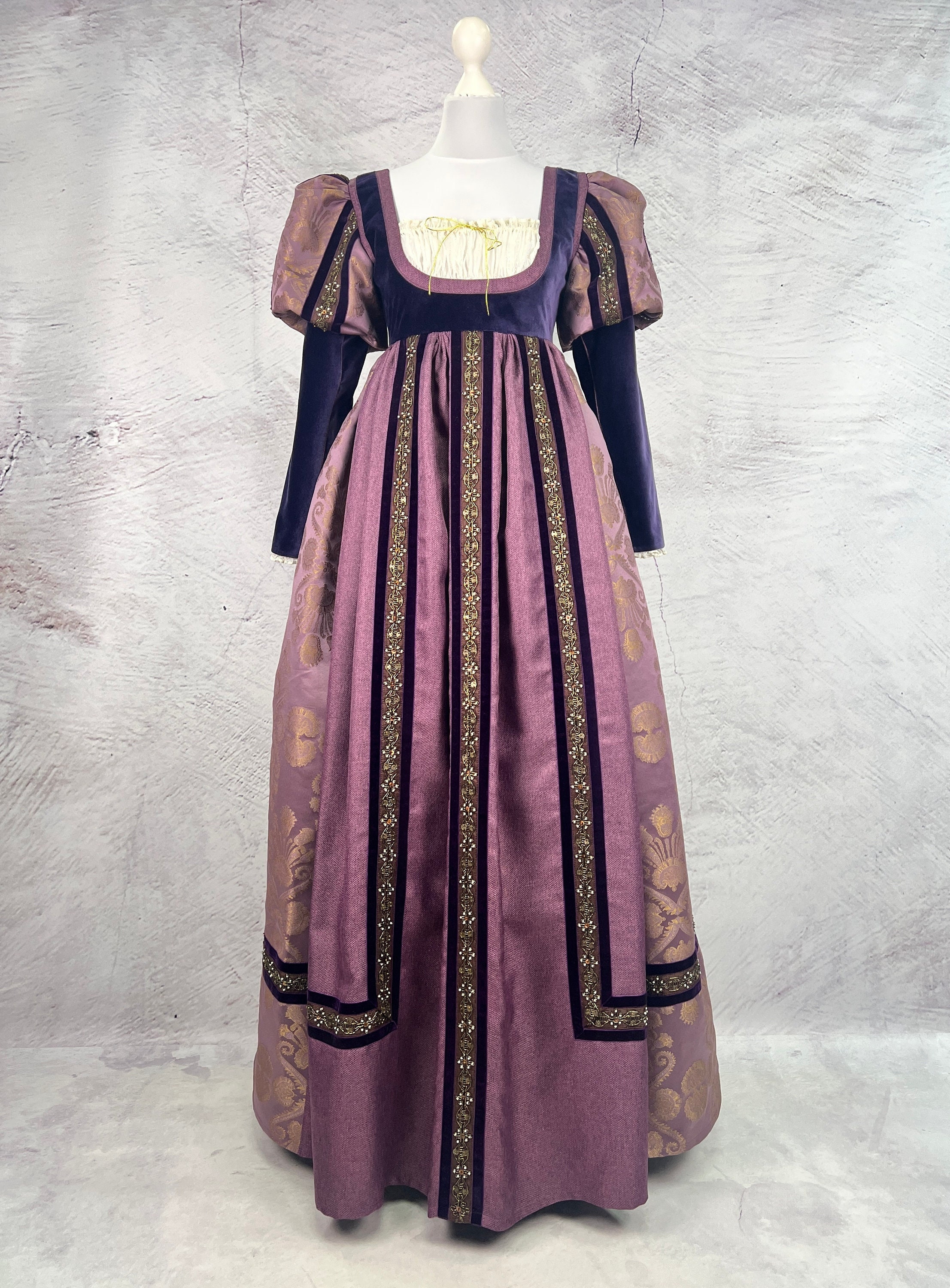 Renaissance dress - Lucrezia Borgia dress - 16th century Italian fashion