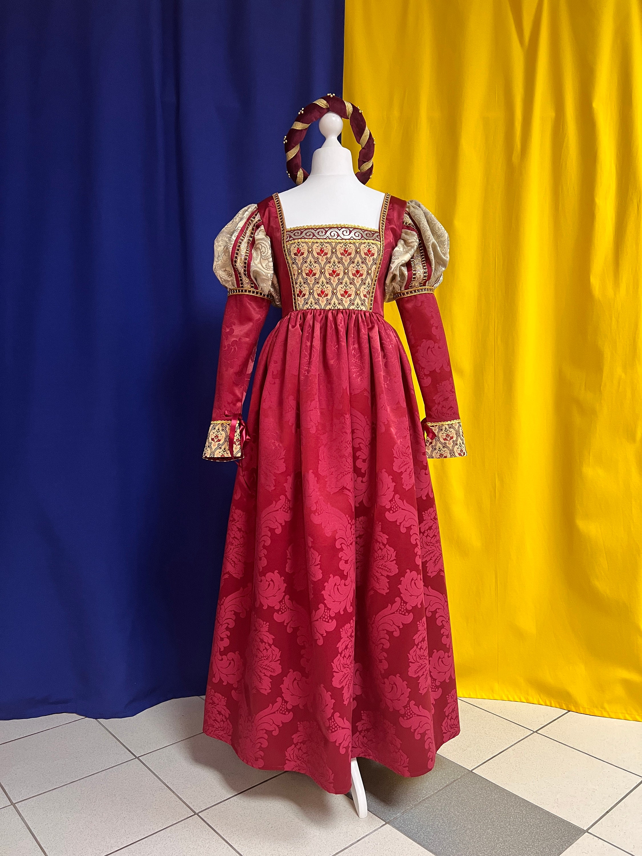 burgundy renaissance dress Renaissance dress MADE TO ORDER Queen of England burgundy dress in the –  MJcostume