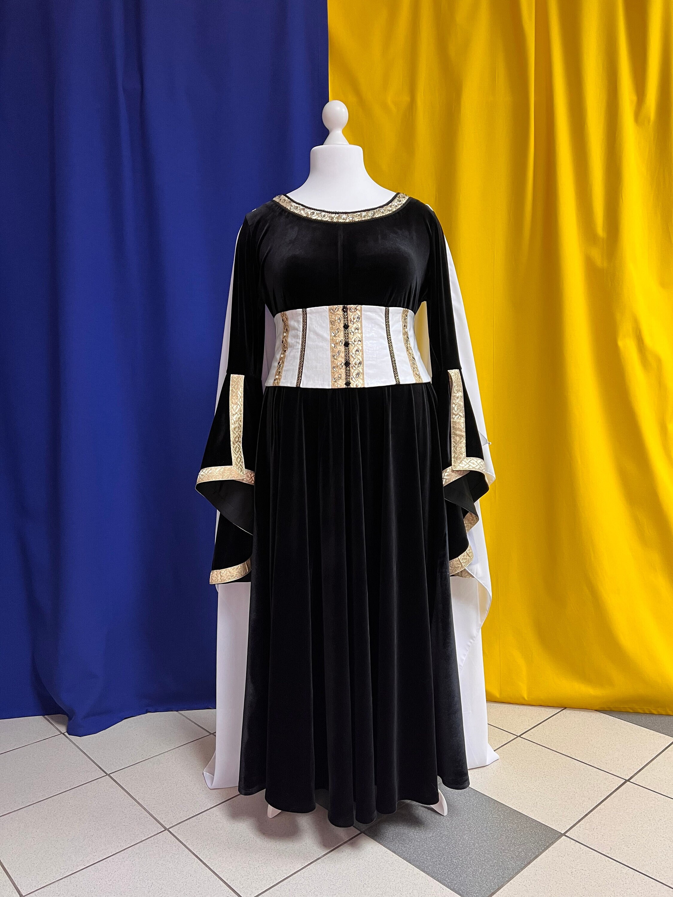 galadriel gold dress Galadriel- LoTR (SFW/NSFW) main image 0