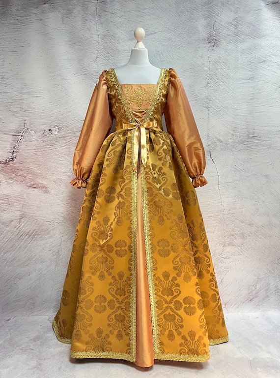 黄金のイタリア・ルネサンス・ドレス、15世紀のルクレツィア・ボルジア