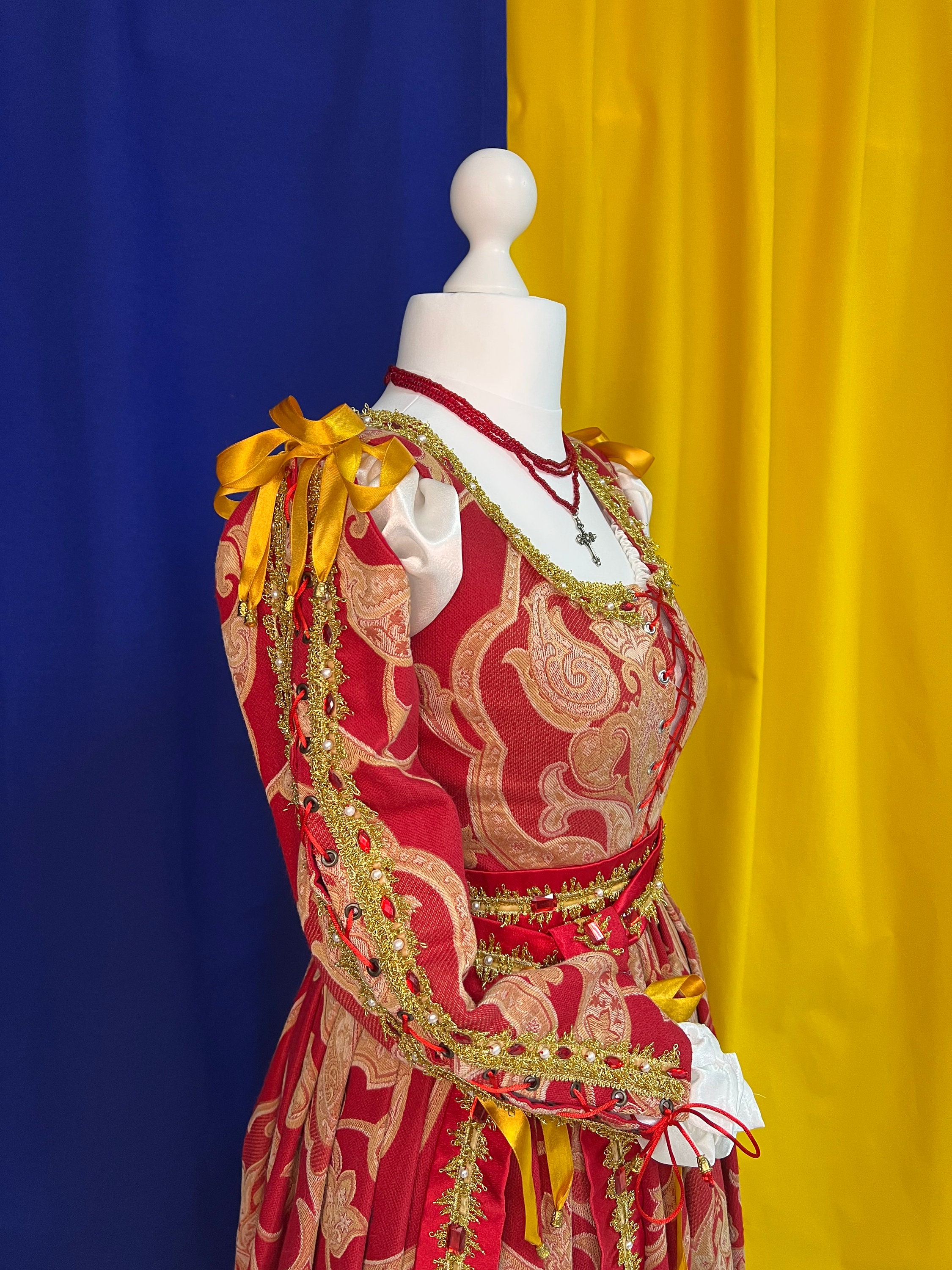 Renaissance dress, Juliet Italian dress of the 15th century