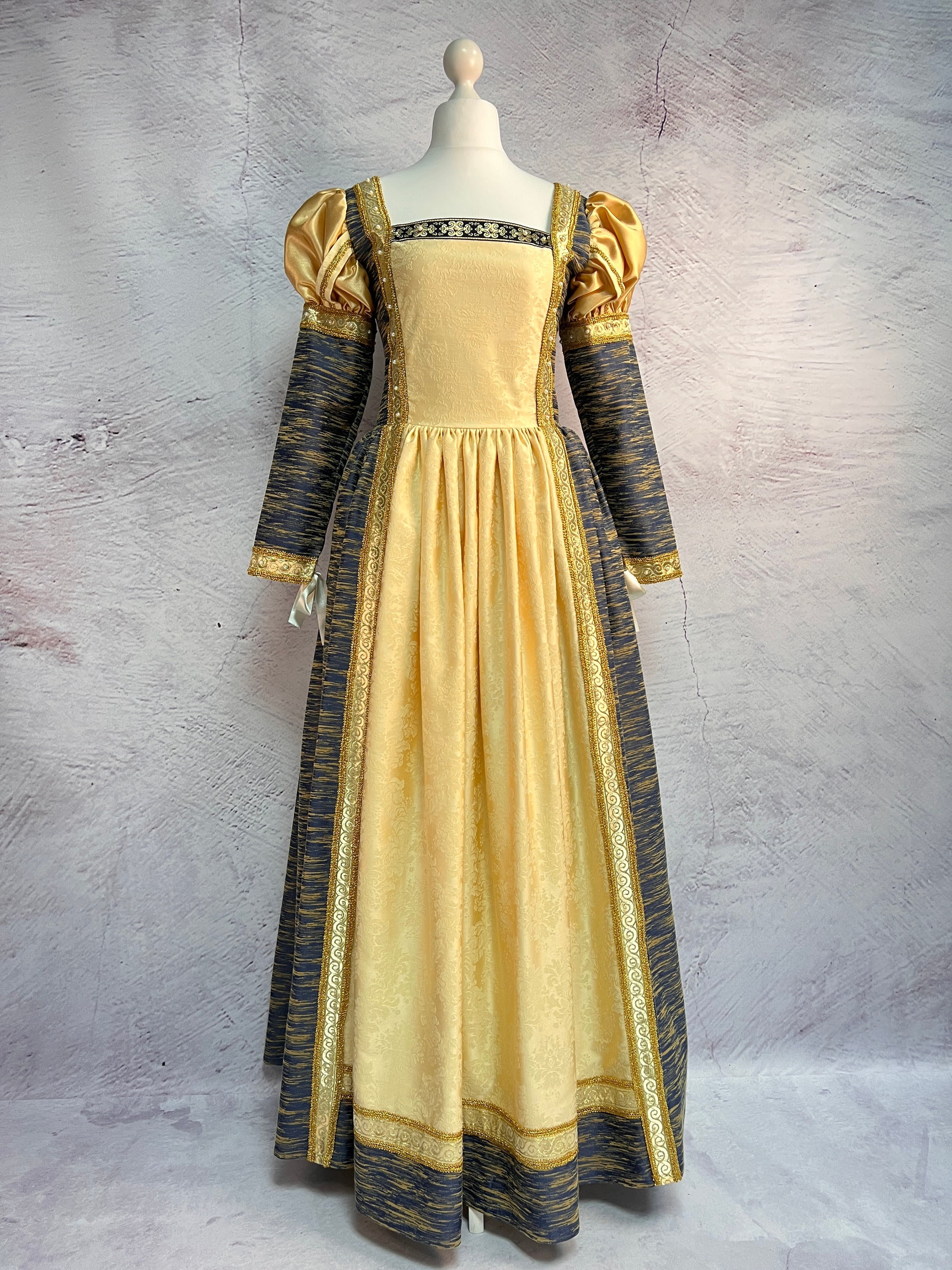 Renaissance Dress, Princess Ophelia Italian Dress of the 15th Century - Etsy, image size:2250x3000