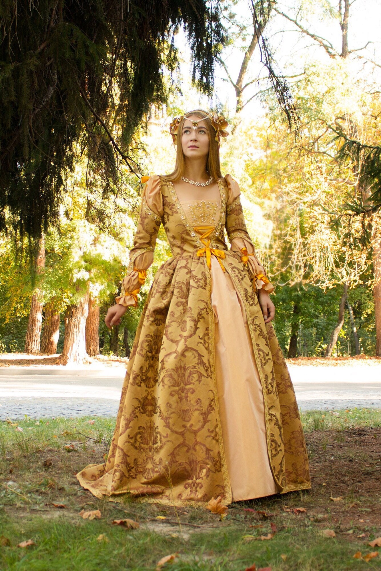 Golden Italian Renaissance dress, 15th century Lucrezia Borgia dress
