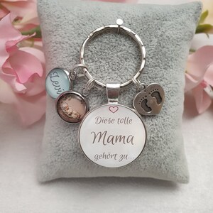 Personalisierter Schlüsselanhänger mit eigenem Bild Handmade Cabochonschmuck anhänger Herz füße Kinder Mama Mutter mit Enkel Geschenkidee