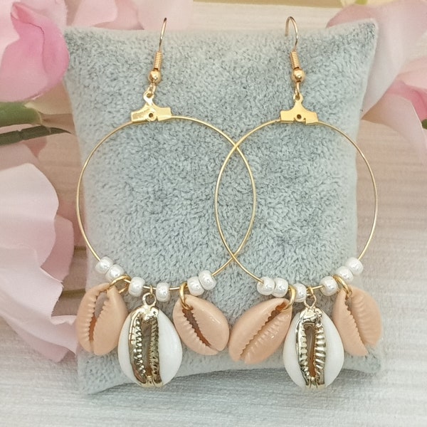 Muschelschmuck Ohrringe Strandschmuck aus Muscheln Kreolen Goldfarben Kaurimuscheln Sommerschmuck