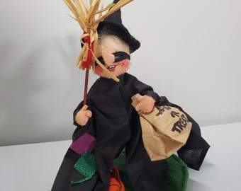 Annalee Halloween Witch Doll Black Orange Trick or Treat Bag Whimsical Decor