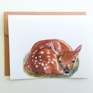 Biglietto di auguri fulvo addormentato // Biglietto di compleanno A2 Baby Deer // Vuoto all'interno // Cervo acquerello